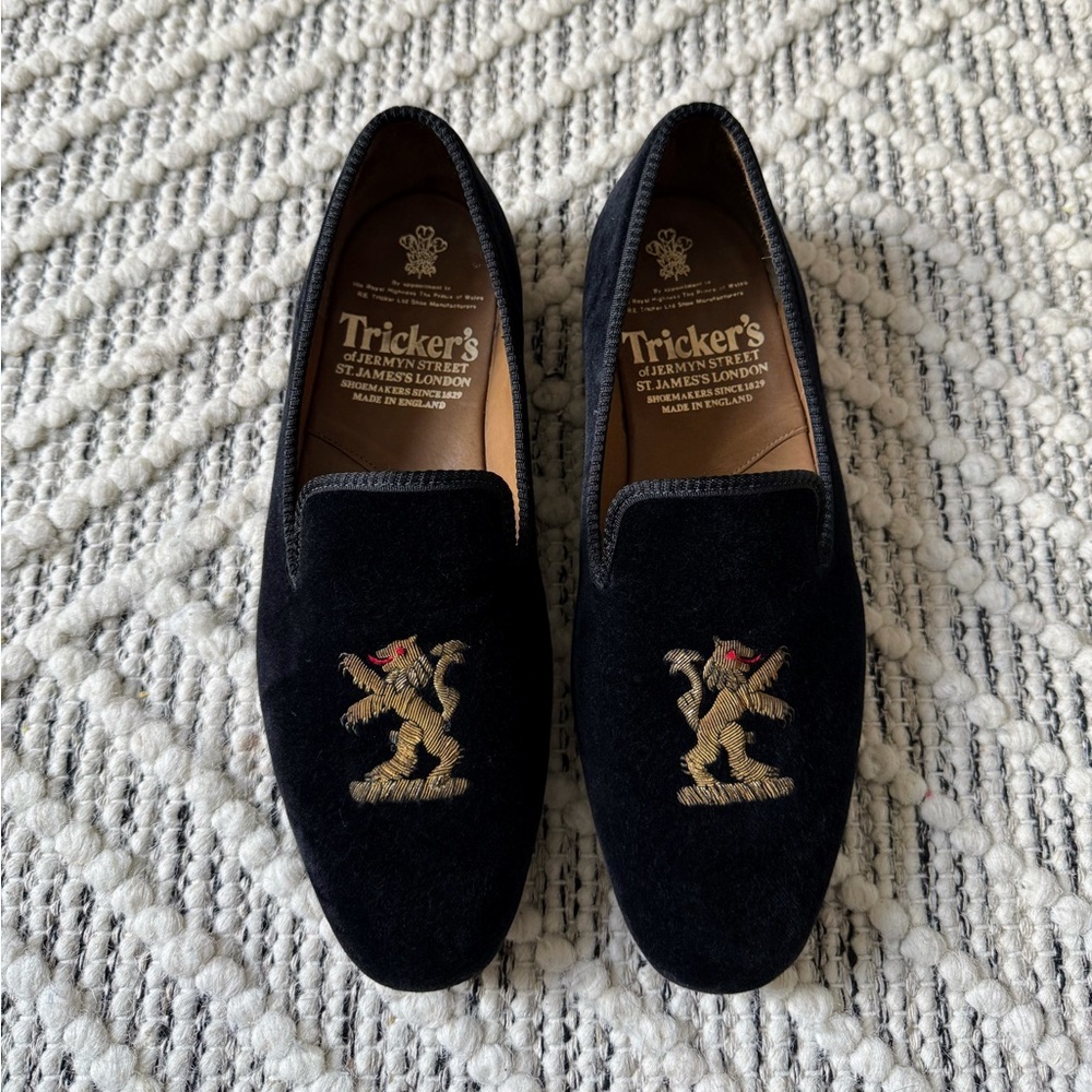 Tricker’s London Black Velvet Slippers Loafers Gold Lion Embroidery UK 8 US 9
